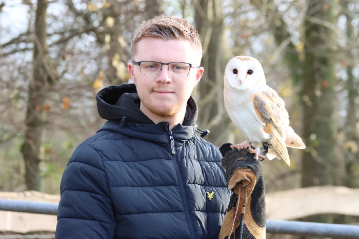 Yvar met een kerkuil